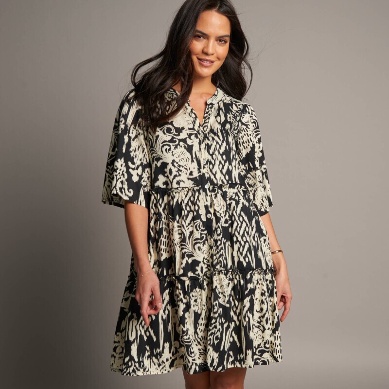 Rozšířené volánové šaty s etno potiskem