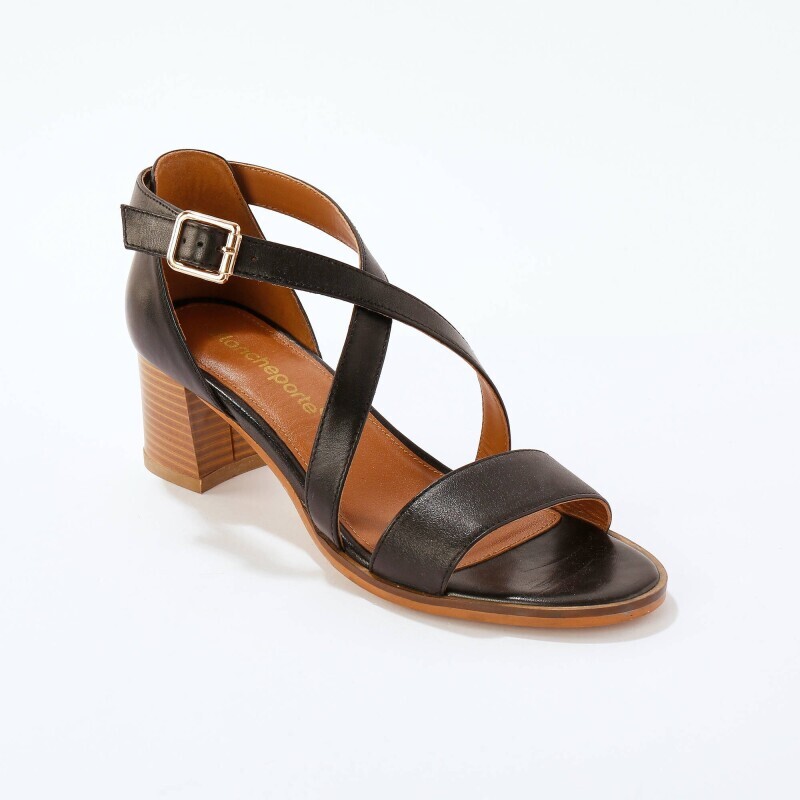 Skórzane sandały na obcasie