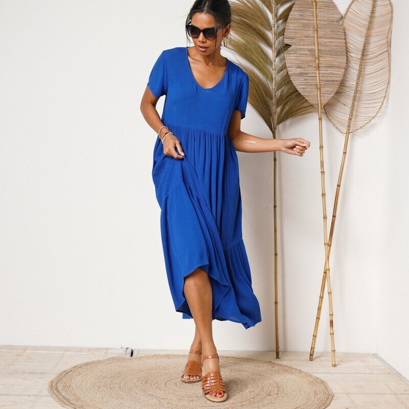 Crepon monochromatyczna sukienka midi z dekoltem w szpic