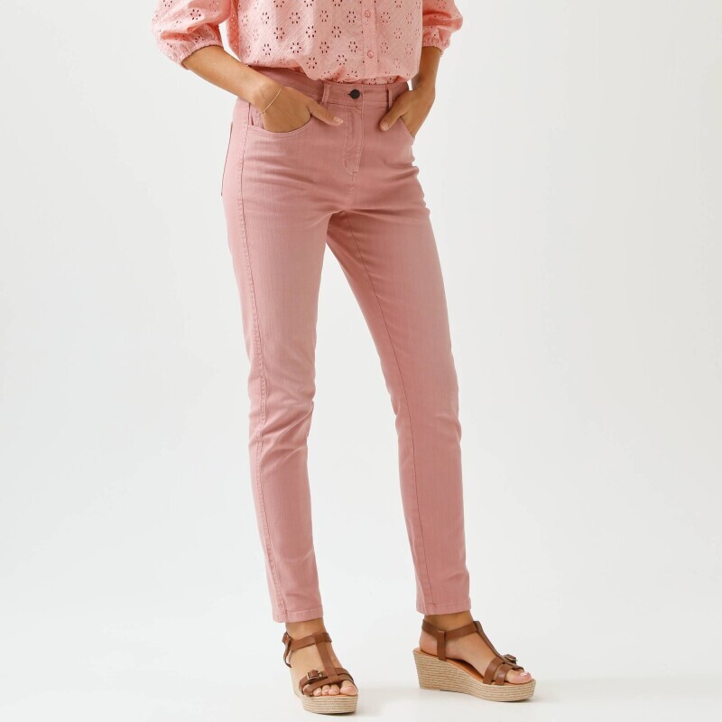 Úzke nohavice s vysokým pásom pre vysokú postavu