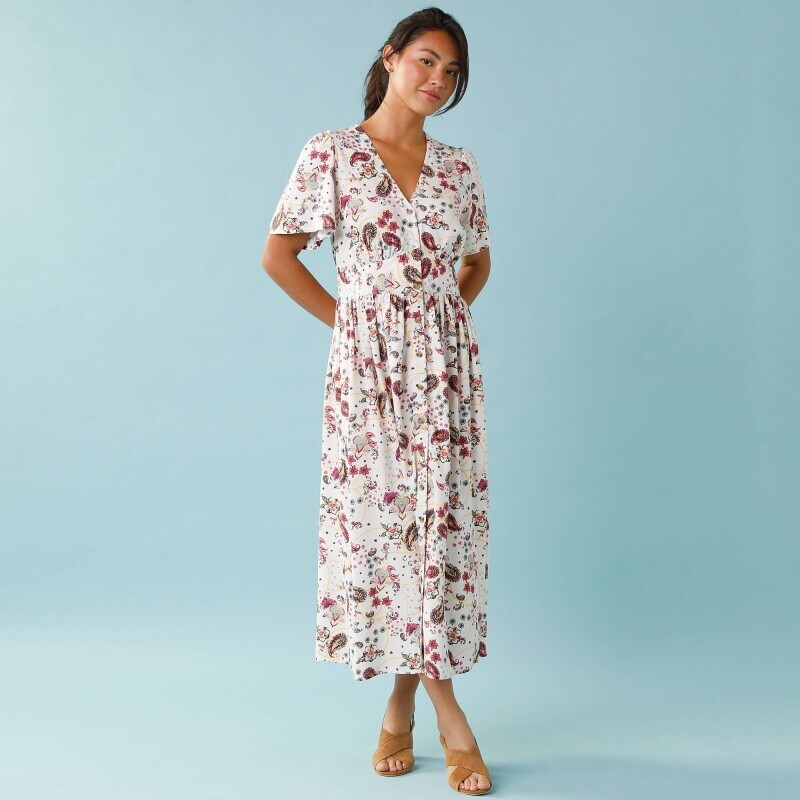 Dlhé šaty s potlačou a gombíkmi pre nižšiu postavu