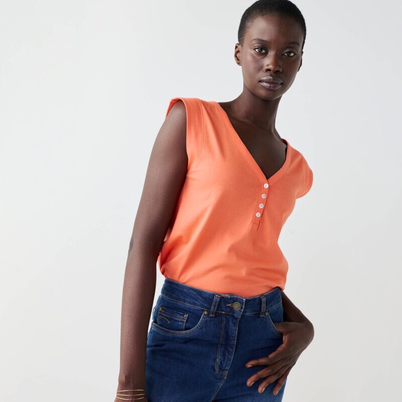 Top s výstřihem do V a madeirou