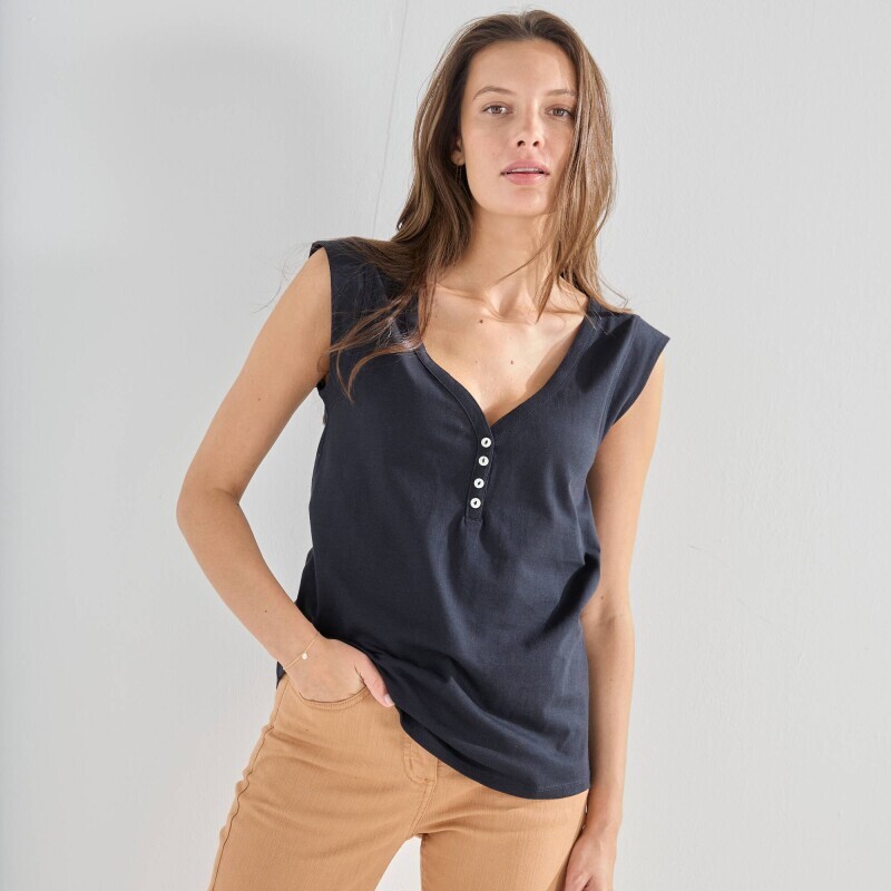 Top s výstřihem do V a madeirou