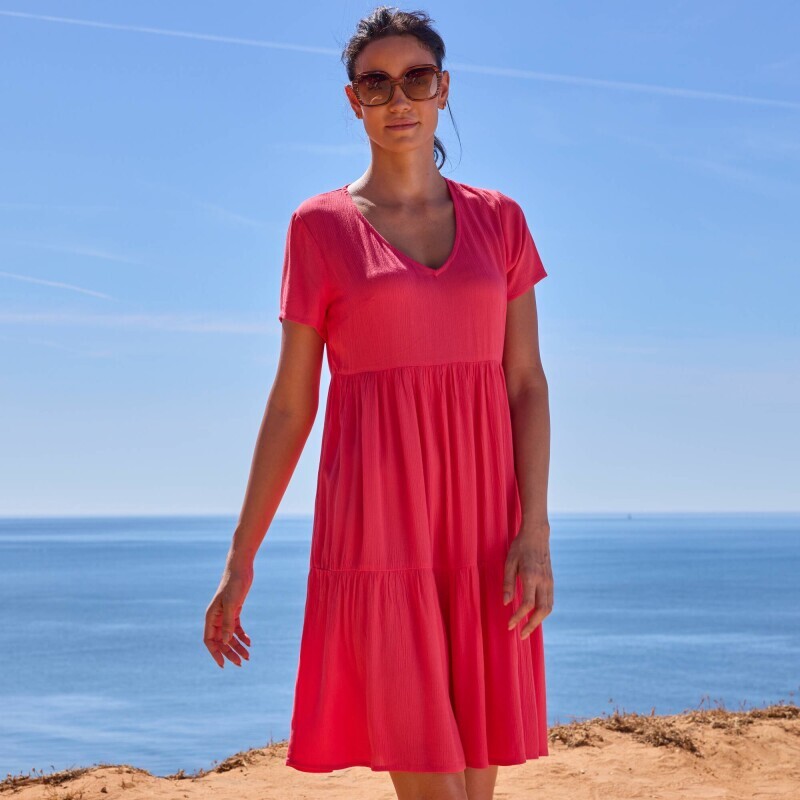 Kreponové krátké jednobarevné šaty s výstřihem do V