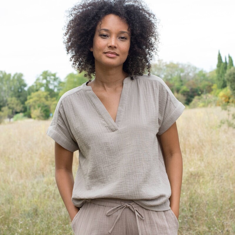 Mušelínová jednofarebná blúzka s tuniským výstrihom