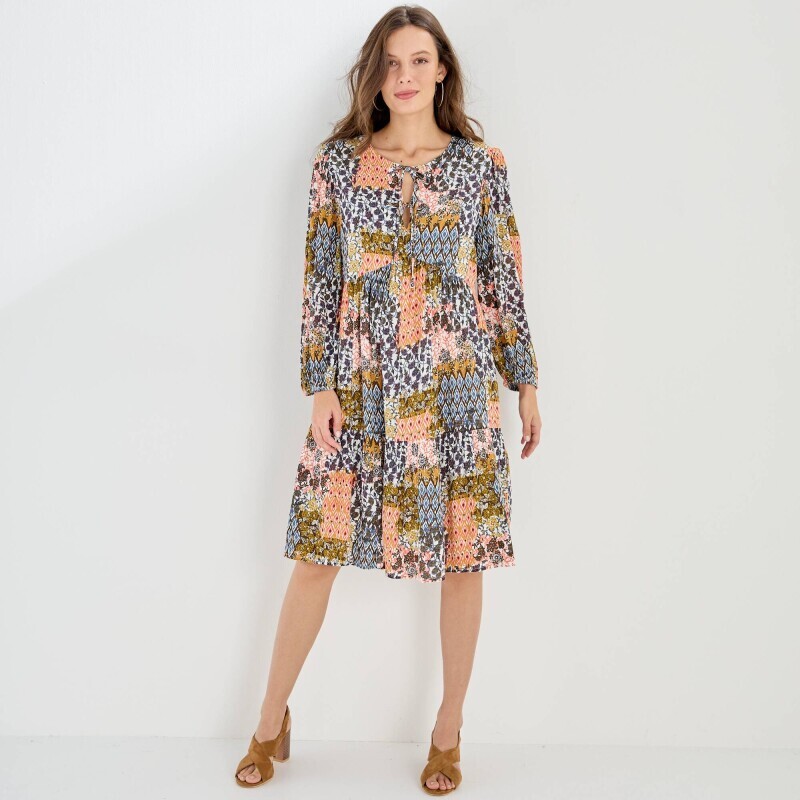 Rozšířené krátké šaty se širokými 3/4 rukávy a potiskem