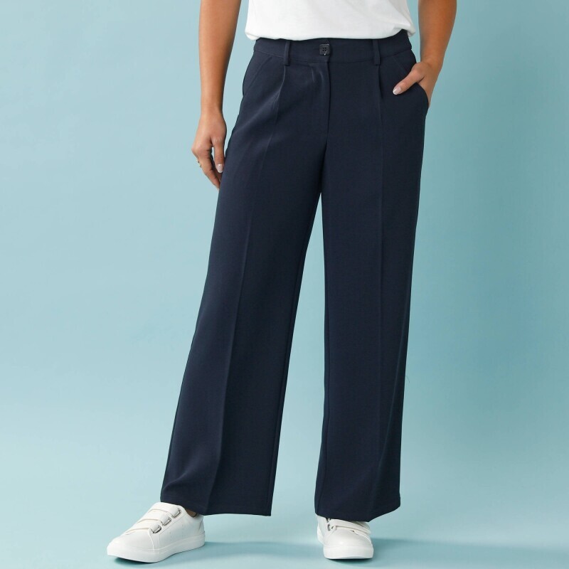 Splývavé široké kalhoty pro malou postavu