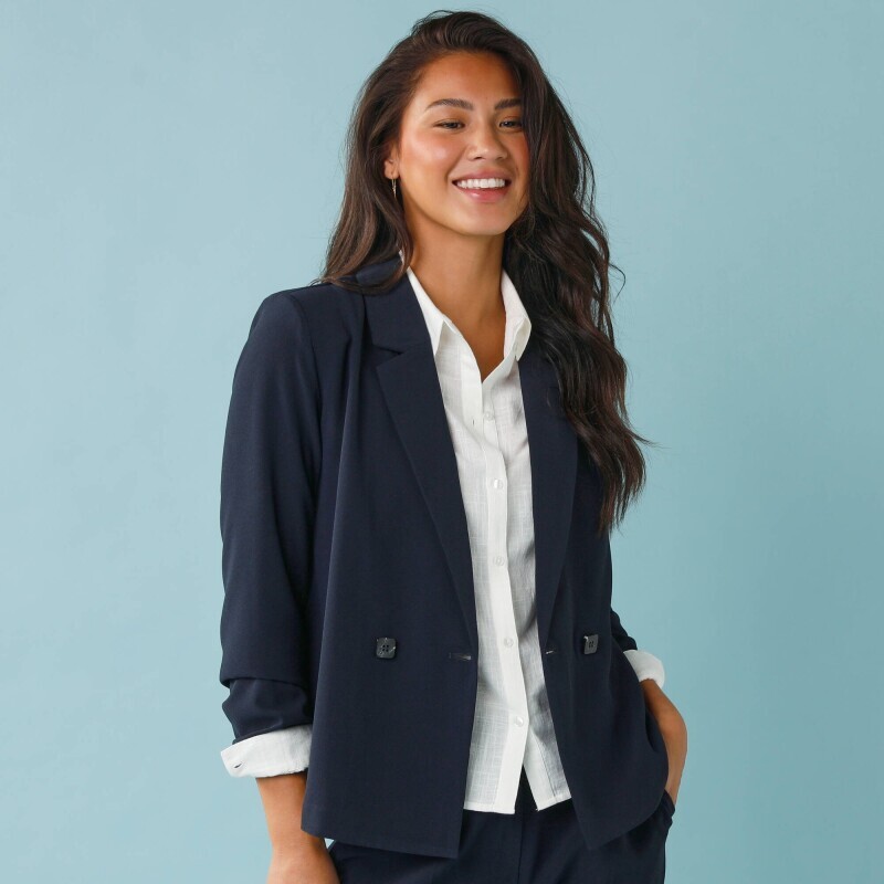 Splývavý blejzr pro menší postavu