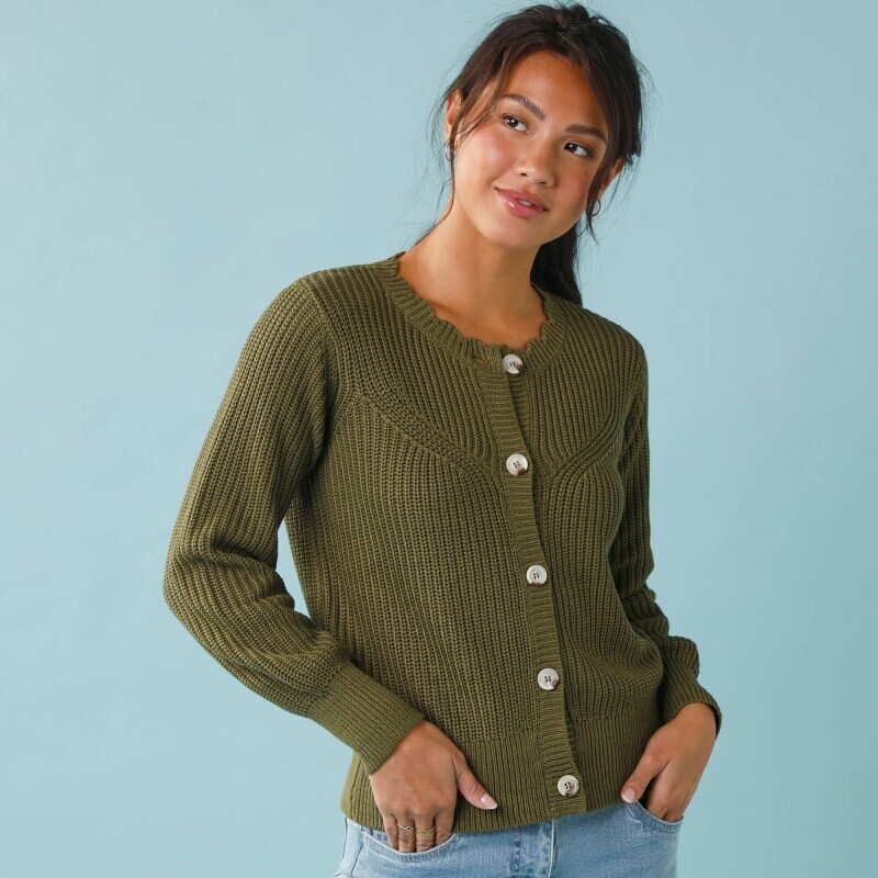 Sveter pre nižšiu postavu