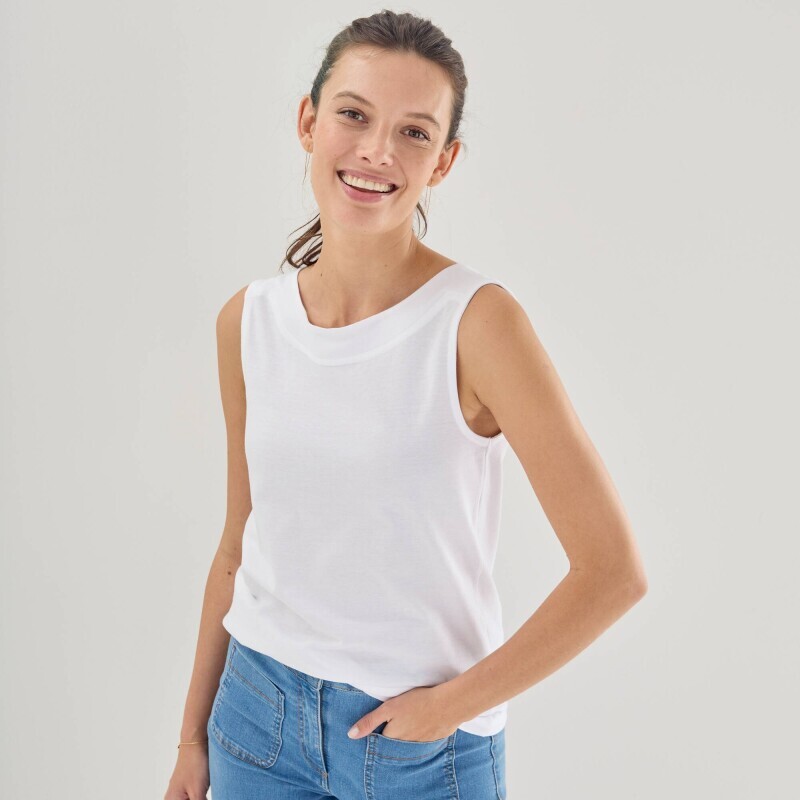 Jednofarebný top s lodičkovým výstrihom