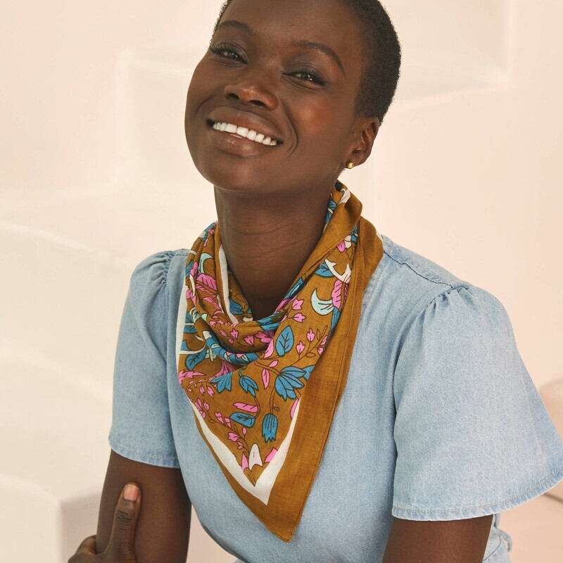 Voálová šatka s potlačou kvetín