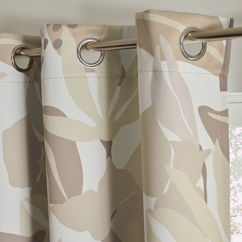 Zatemňovací závěs s potiskem rostlinného vzoru