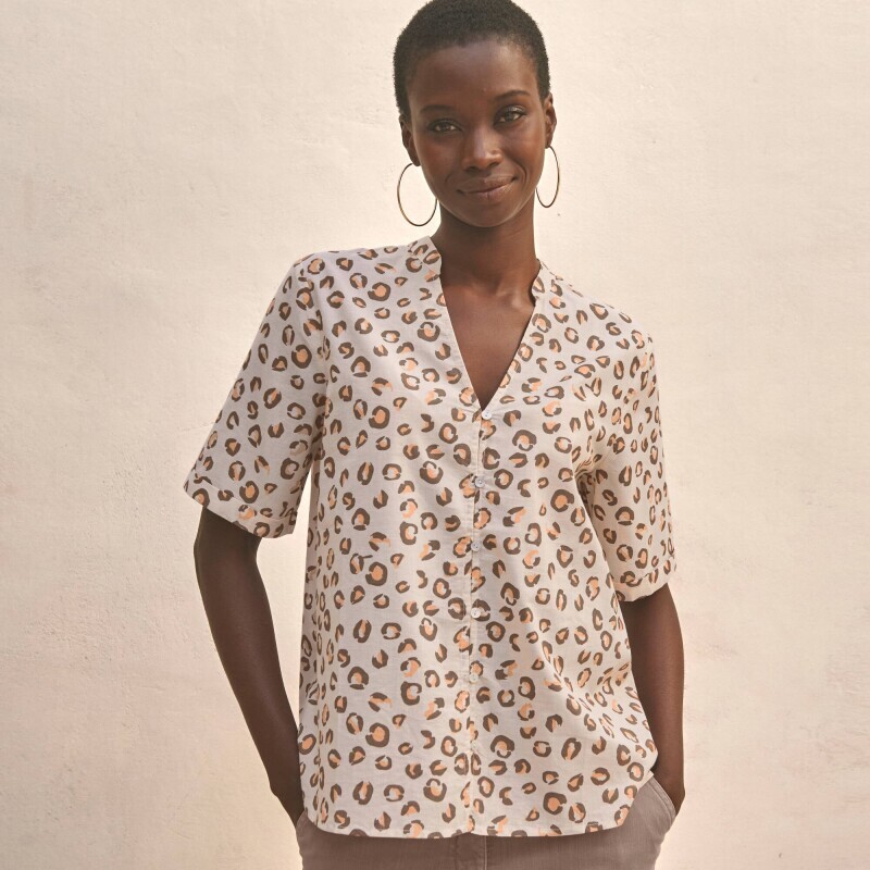 Blúzka s zvieracou kresbou, krátkymi rukávmi a tuniským výstrihom