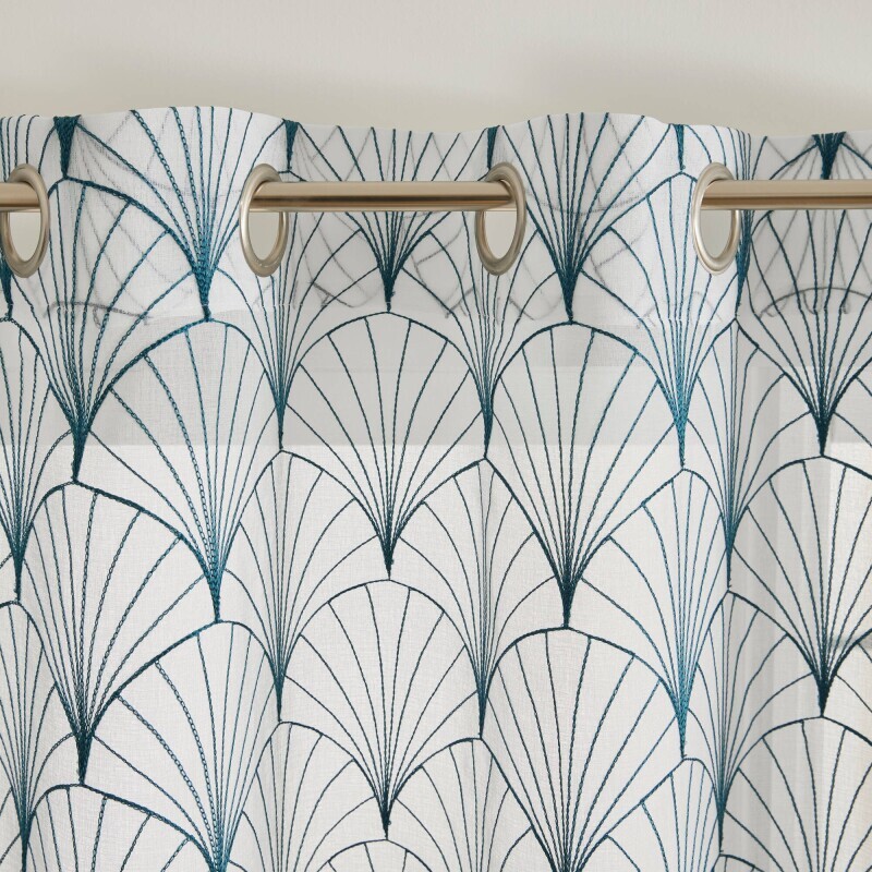 Voálová záclona se vzorem art deco, zakončení očky