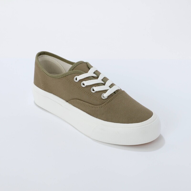 Plátené tenisky so šnúrkami