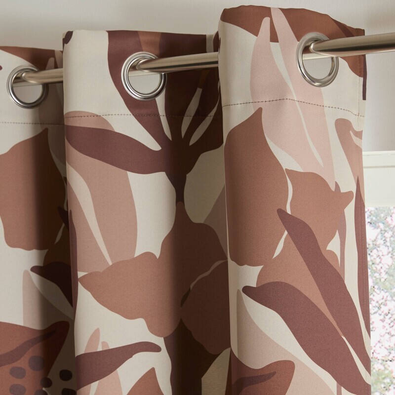 Zatemňovací závěs s potiskem rostlinného vzoru