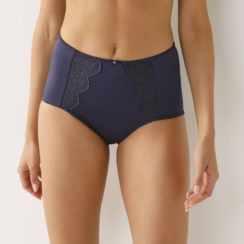 Figi wyszczuplające z wysokim stanem Caprera marki Confidence Lingerie z haftowanym tiulem