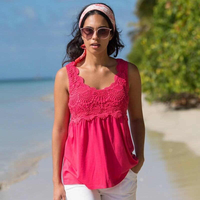 Długi top z makramą