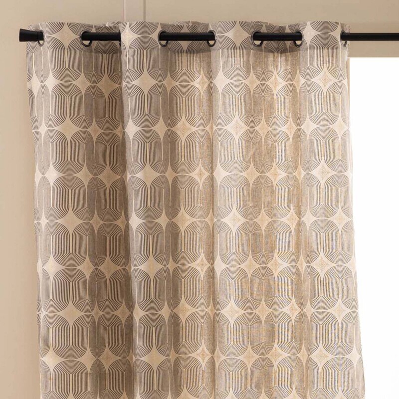 Záves s očkami, potlačou oblúkov a metalickými detailmi