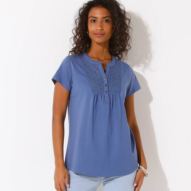 Футболка з короткими рукавами і квітковим принтом