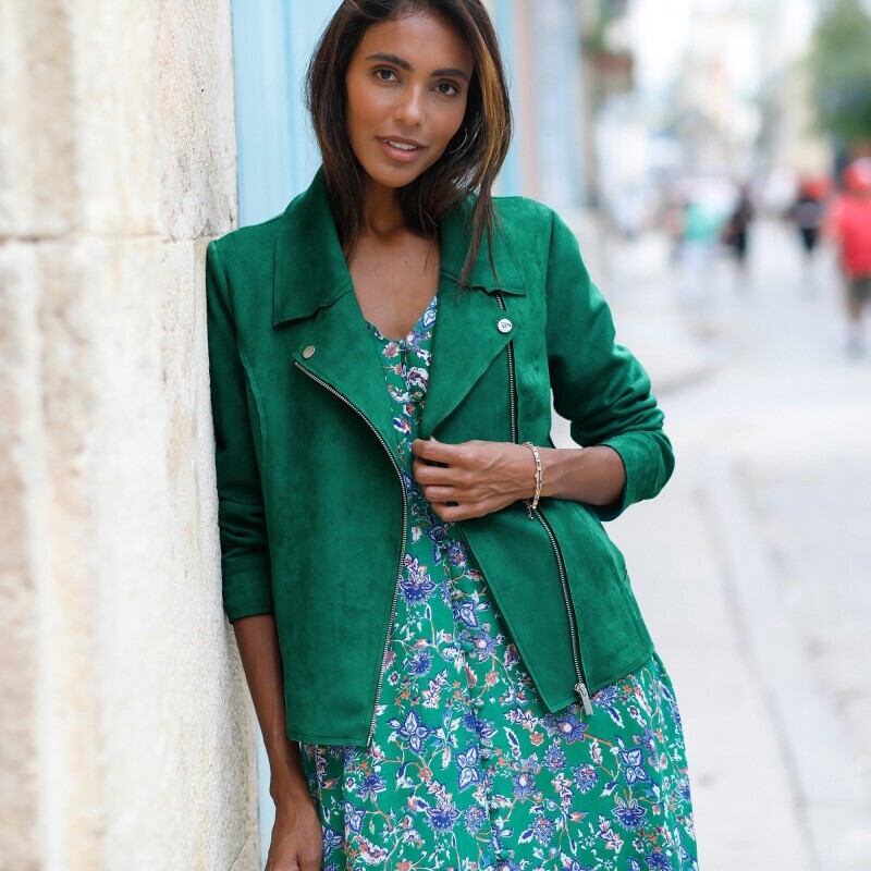 Kurtka zapinana na suwak, wykonana z imitacji zamszu