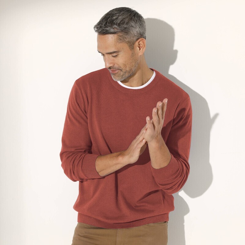 Pulover cu gât rotund și mâneci lungi