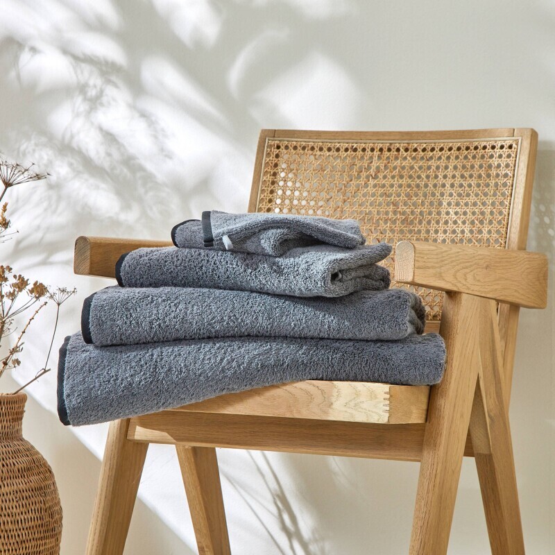 Komplet tekstyliów łazienkowych frotte w jednolitym kolorze, luksusowej jakości, kolekcja Intemporelle