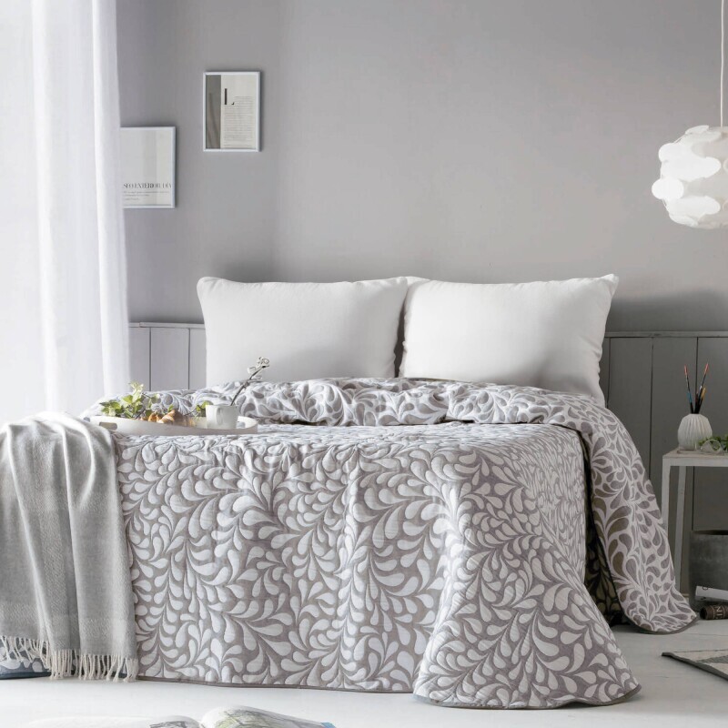 Žakárový přehoz na postel s motivem Listů