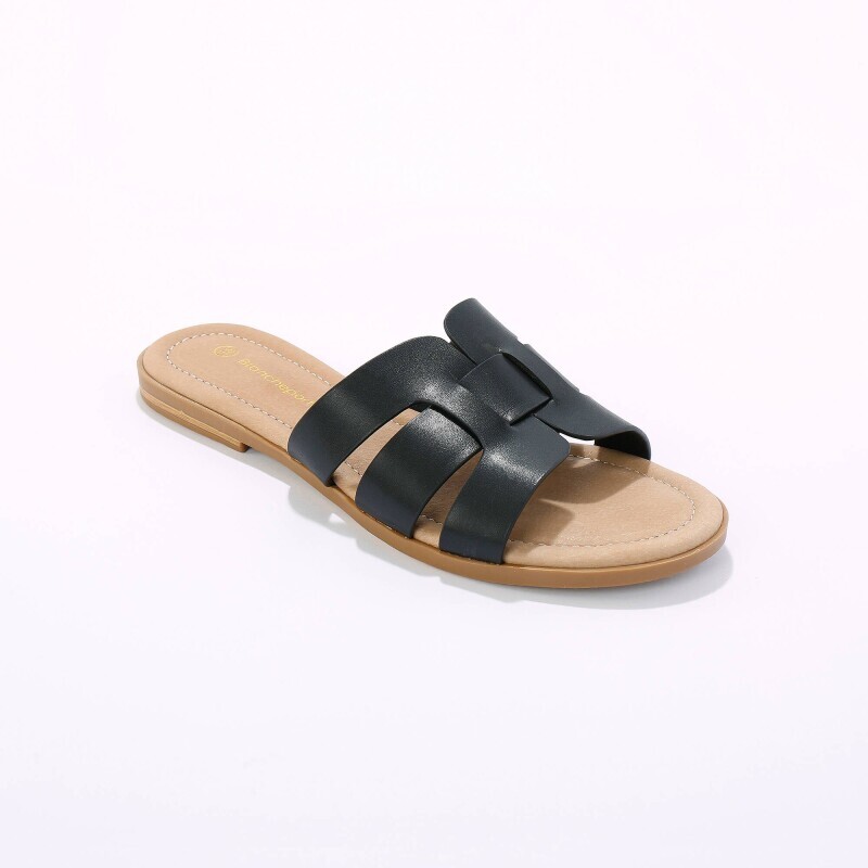 Płaskie pantofle ze skrzyżowanymi paskami