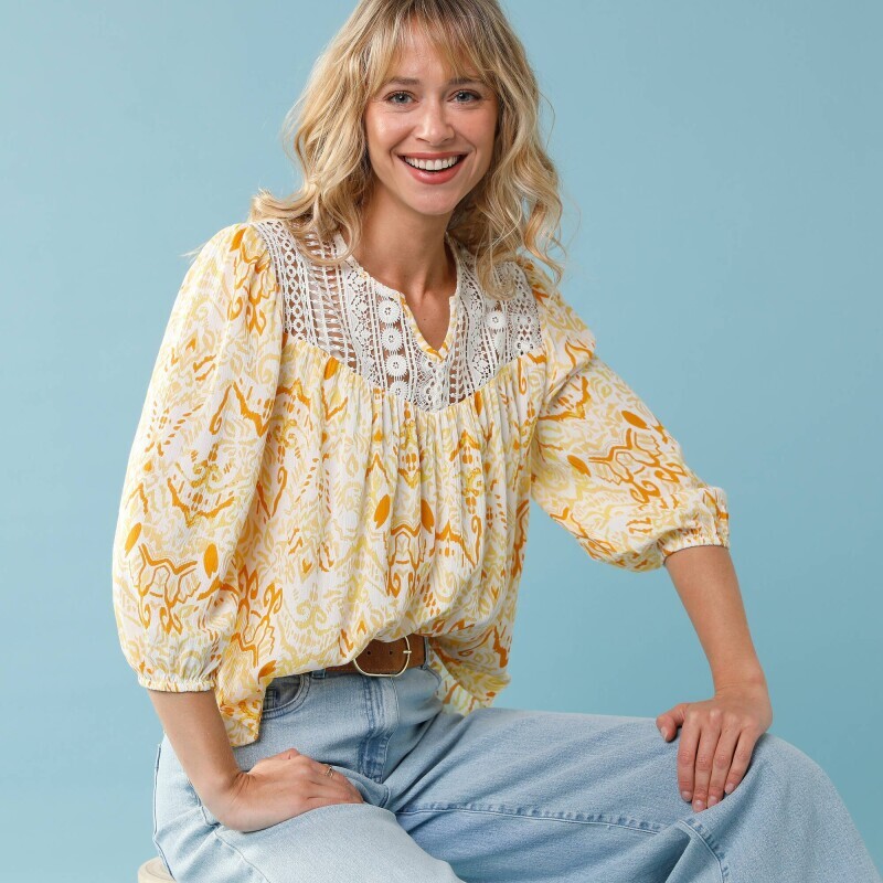 Halenka s potiskem a macramé, pro malou postavu