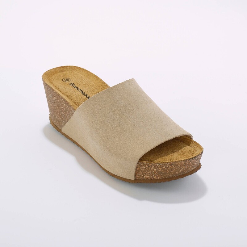 Kožené pantofle na korkové podrážce