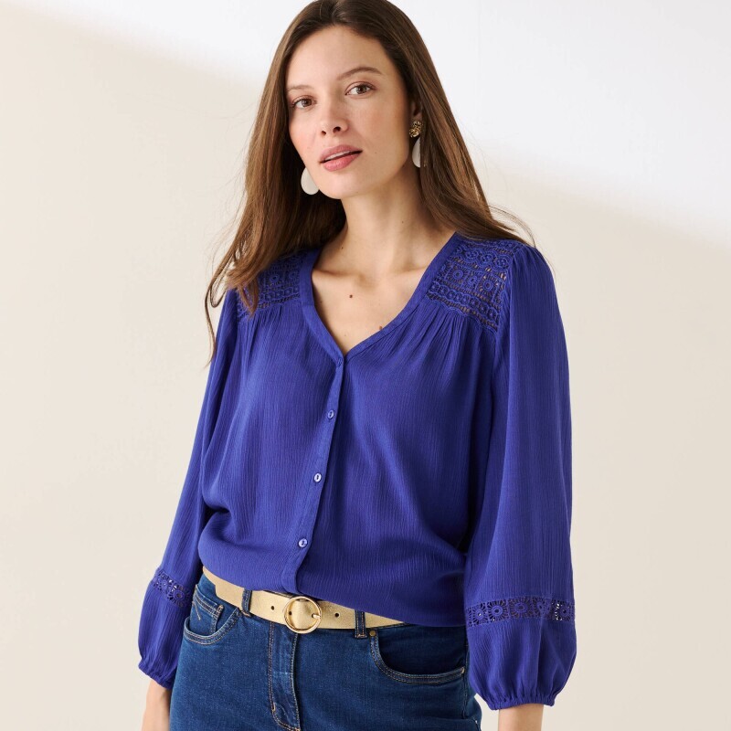 Blúzka s výstrihom do V a macramé