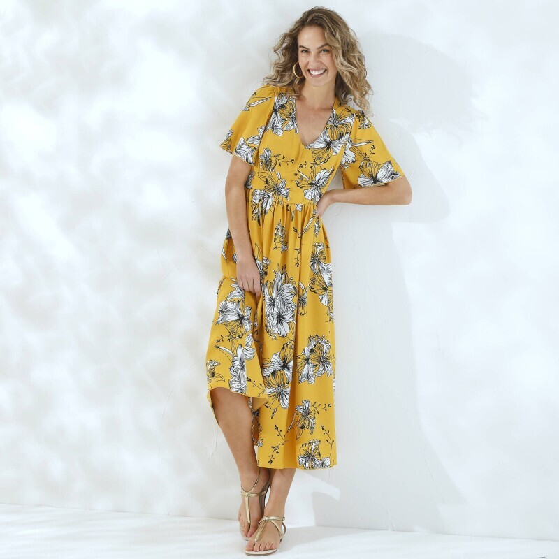 Dlouhé šaty se širokými rukávy a s potiskem květin