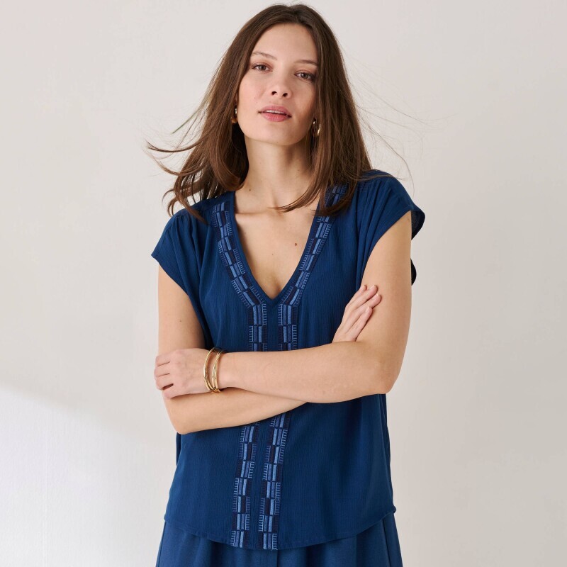 Bluzka z krepy z haftem i krótkimi rękawami