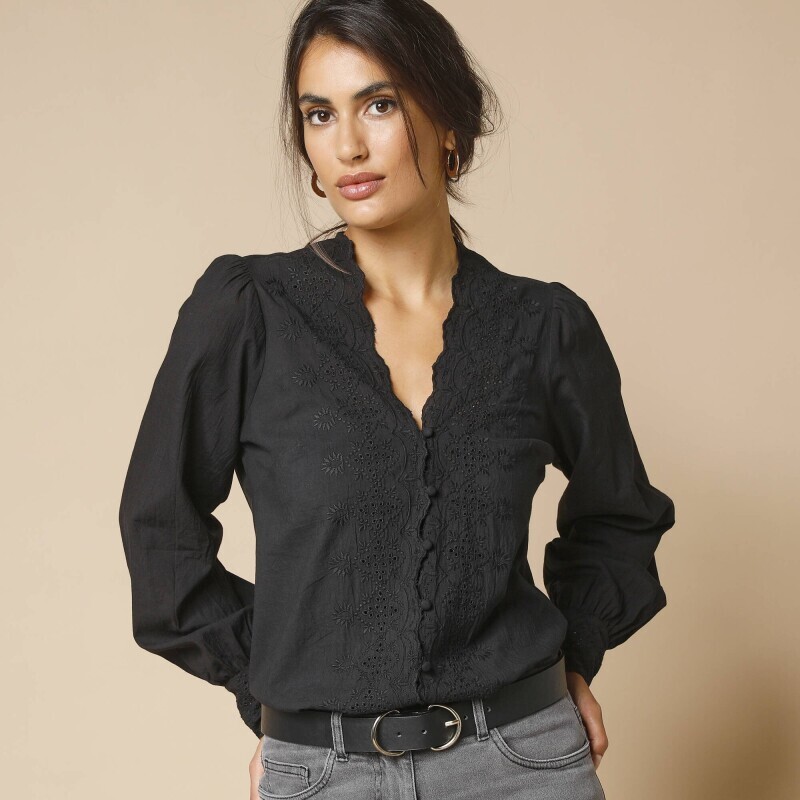 Blúzka s madeirovou výšivkou