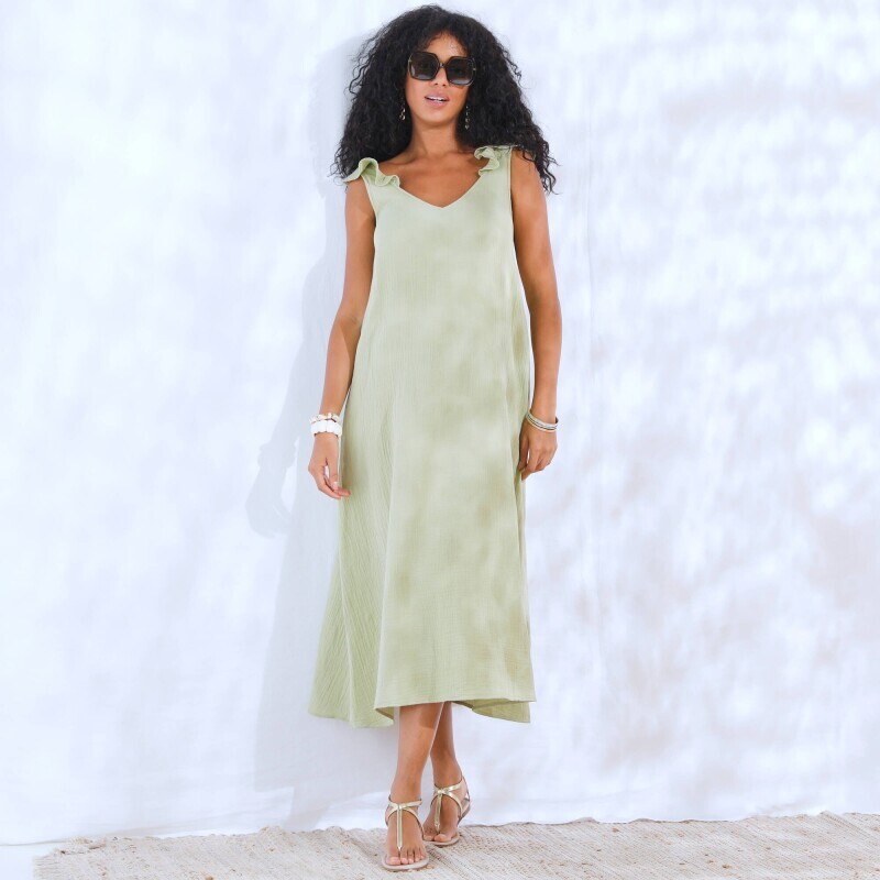 Dlhé šaty z mušelínu s volánikmi na pleciach