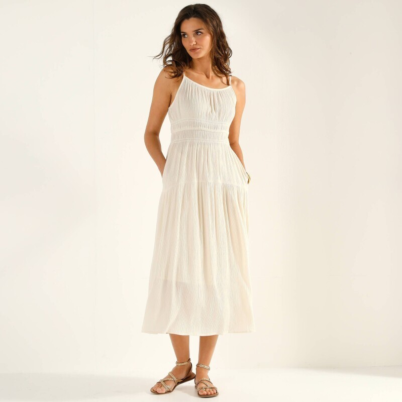 Довга однотонна сукня на вузьких бретельках