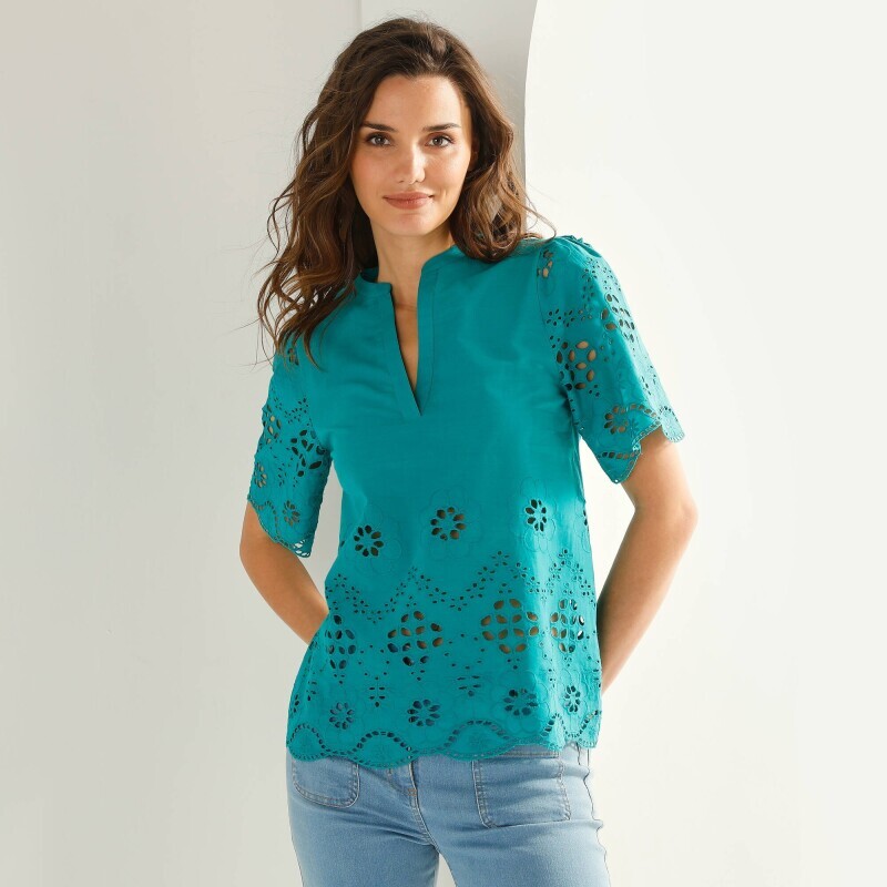 Blúzka s tuniským výstrihom a madeirovou výšivkou