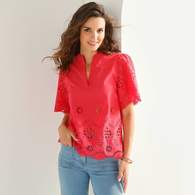 Blúzka s tuniským výstrihom a madeirovou výšivkou