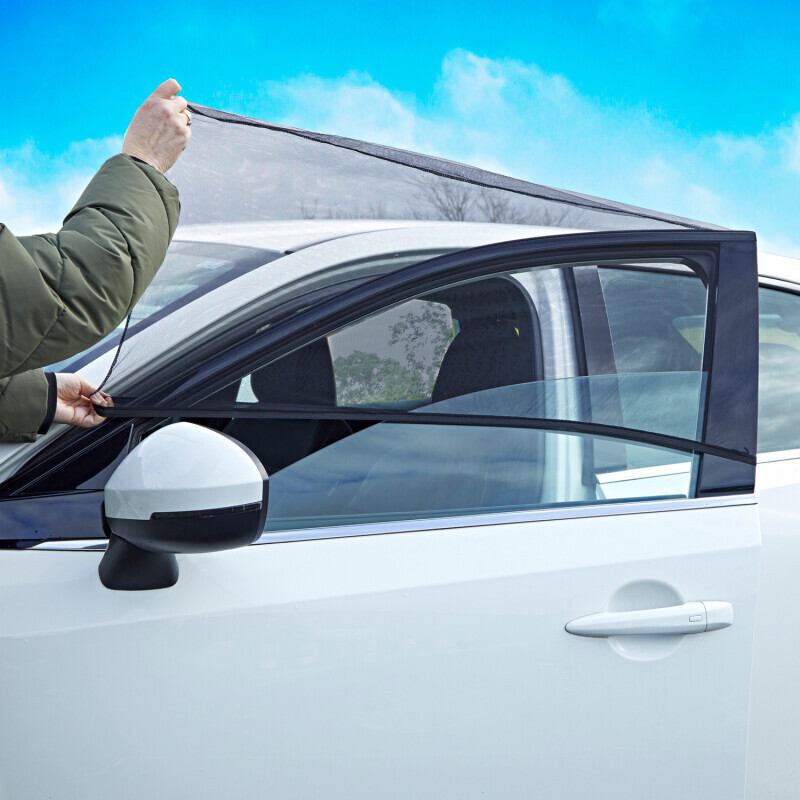 2 сонцезахисні шторки на бічних вікнах