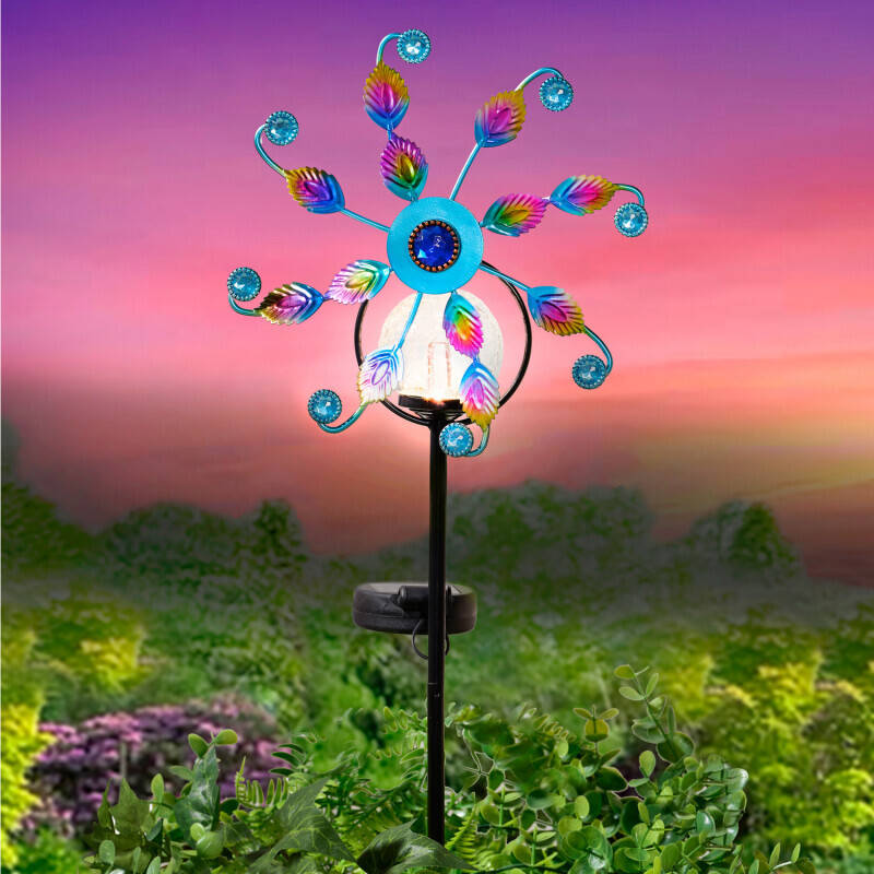 Větrník se solárním osvětlením