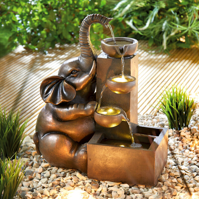 Solarna fontanna Słoń