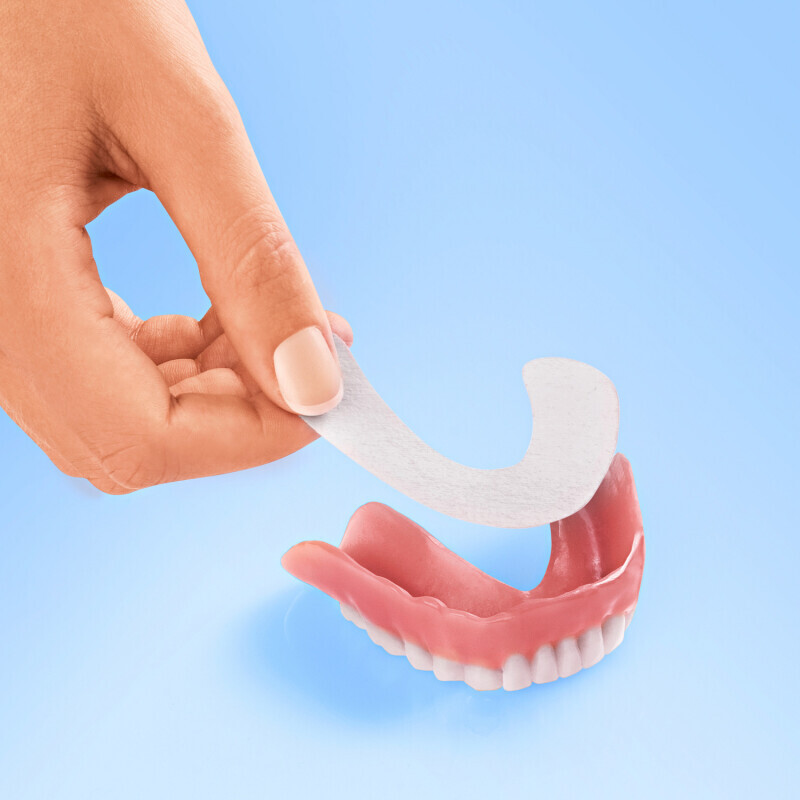 30 db öntapadós protézisrögzítő párna az alsó állkapocshoz