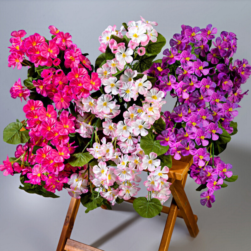 Zestaw 3 wiszących sztucznych pelargonii