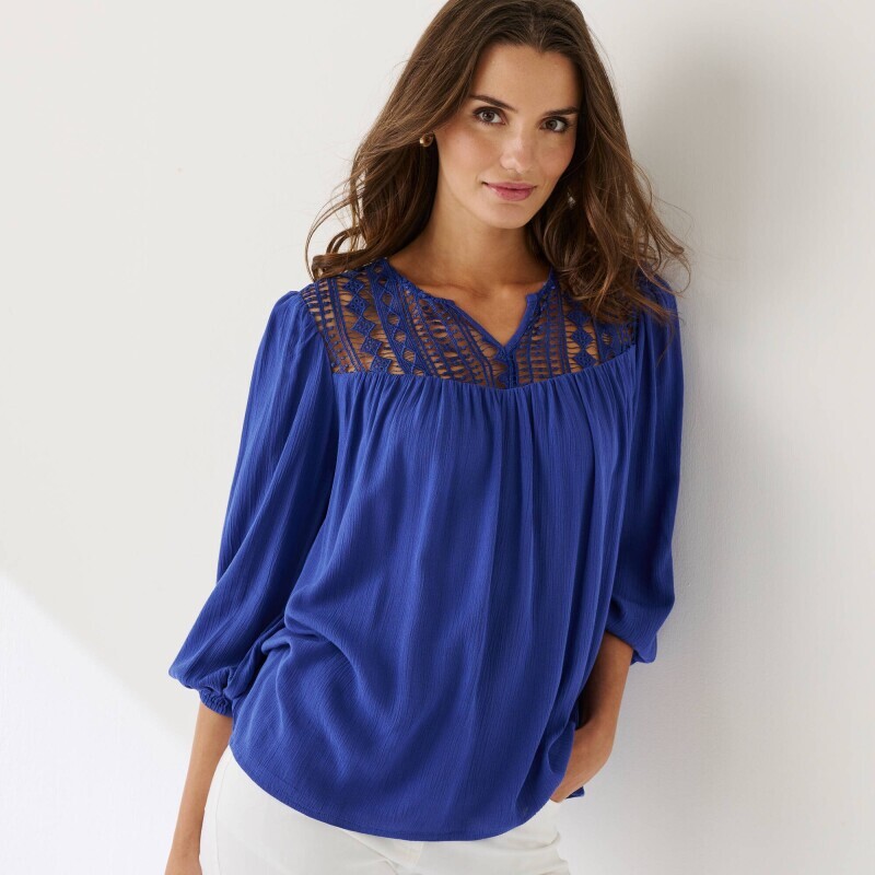 Bluzka z krepy w jednolitym kolorze z makramą i rękawami 3/4