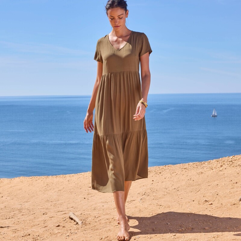 Rochie midi din crep de culoare uni cu decolteu în V