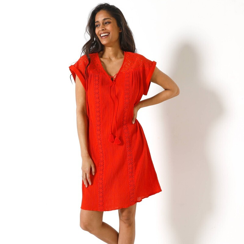 Крепова коротка сукня з мереживом та макраме