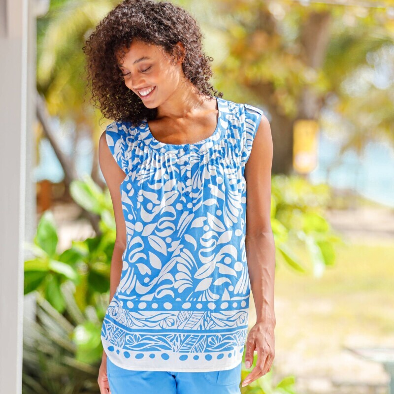 Розкльошена туніка з вирізом на ґудзиках та принтом