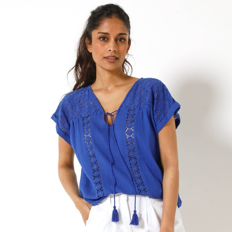 Крепова блузка з мереживом та макраме