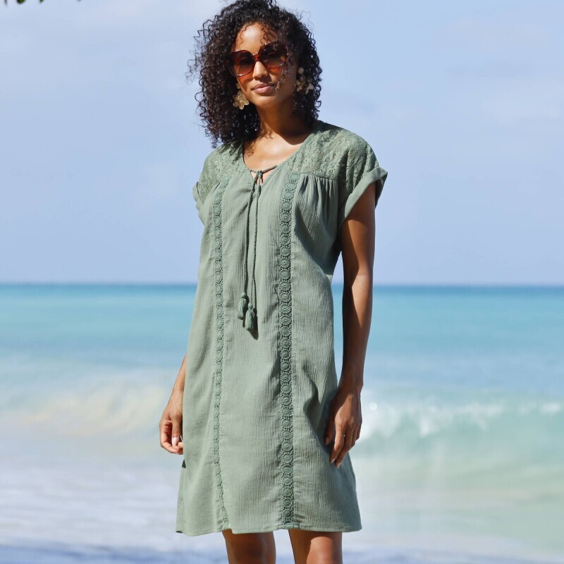 Krepónové šaty s čipkou a macramé